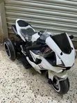 Discovery Toys Rechargeable Motorcycle - White - 2