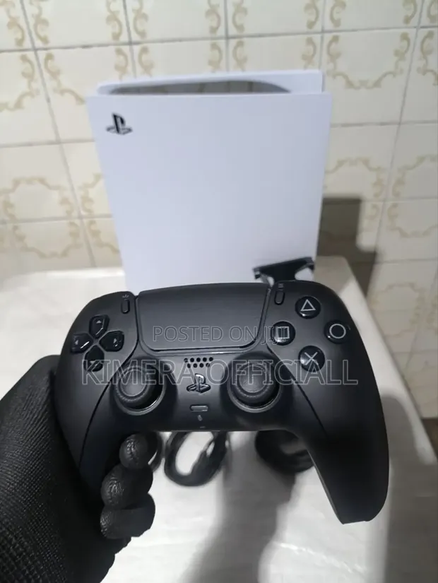 PlayStation 5 Standard Disc Edition - 1
