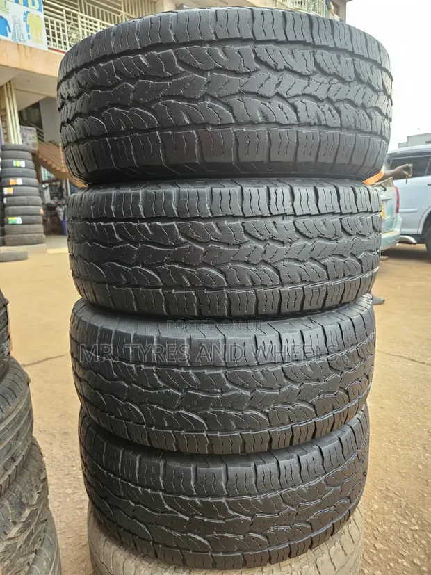 265/70 R15 Dunlop Grandtrek AT Used Tyre Set - 1