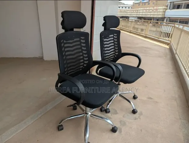 2 Used Office Chairs - Mesh, Complete - 1