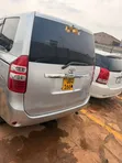 Toyota Noah 2012 Silver - 4