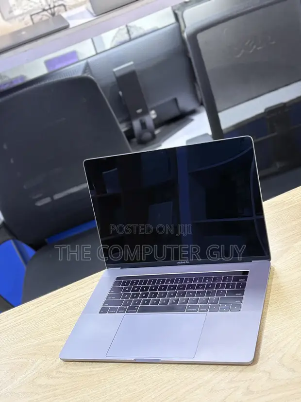 Apple MacBook Pro 2017 15" Intel Core i7 16GB RAM 512GB SSD - 1