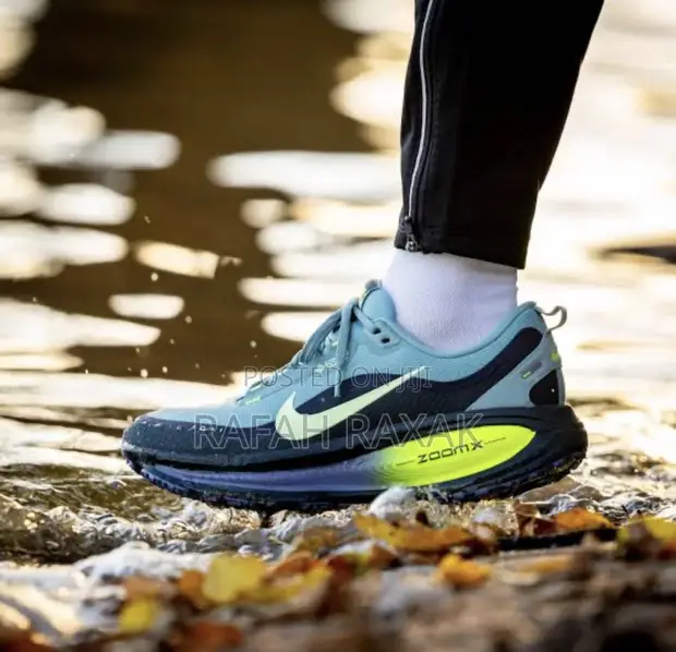 Original Nike ZoomX Vomero 18 GTX Running Sneakers - 1