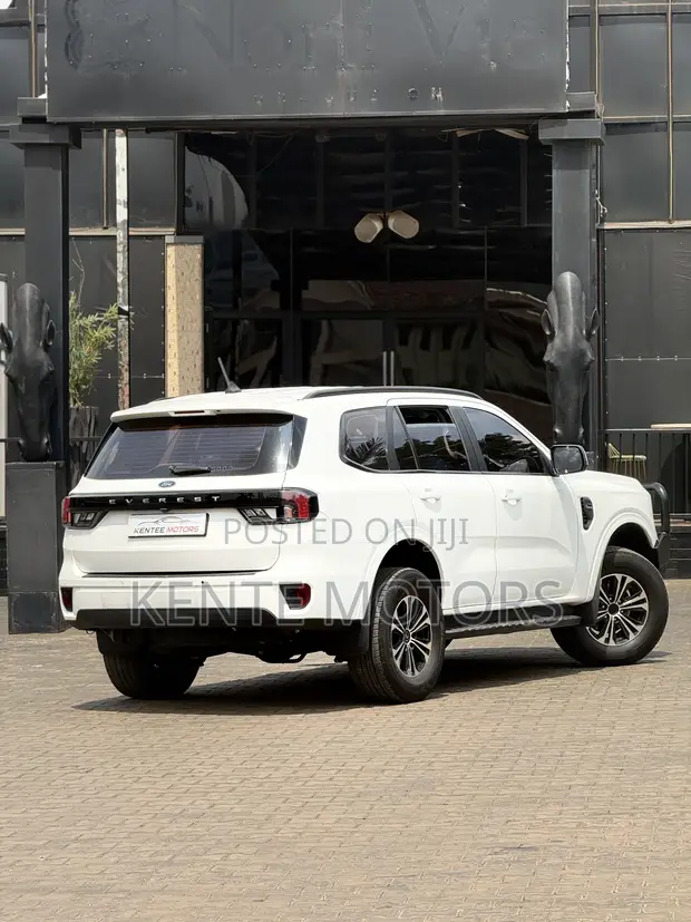 Ford Everest 2022 White - 1