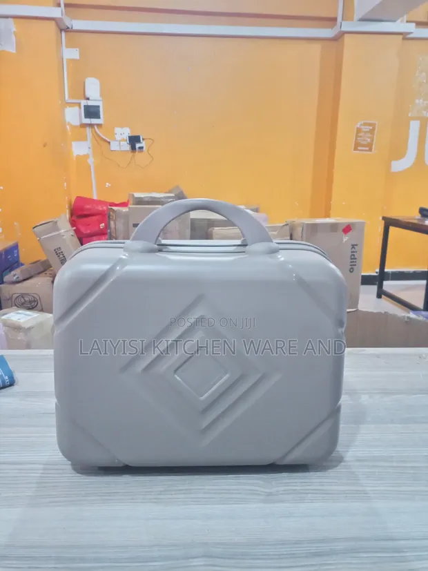 Simple Travel Cloth Suitcase - Compact Weekend Bag - 1
