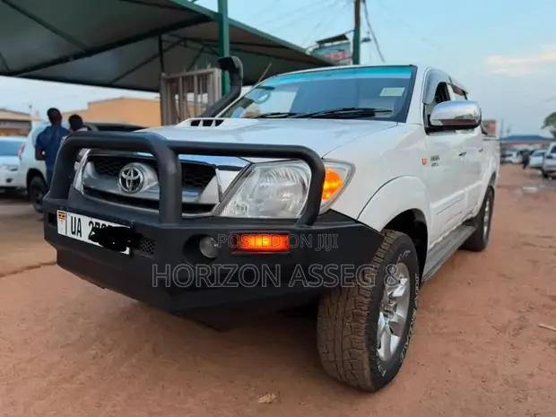 Toyota Hilux Double Cabin 2010 - 1