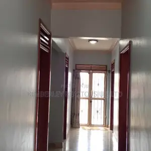 5 Bedroom House with Boys' Quarters in Mukono Town for Sale