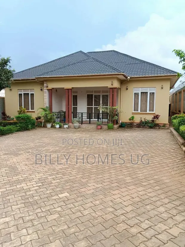 4 Bedroom Bungalow for Sale in Ssisa - 1
