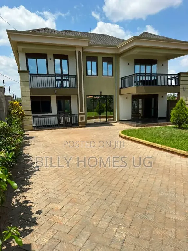 5-Bedroom Villa for Sale in Kira - 1
