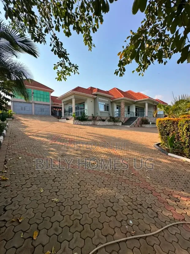 4 Bedroom House for Sale in Kira Nakwero - 1