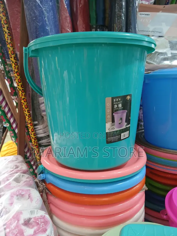 Plastic Bucket with Carrying Handle - 1