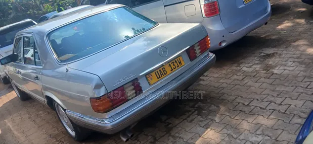 Mercedes-Benz 280E 1985 Gold - 1