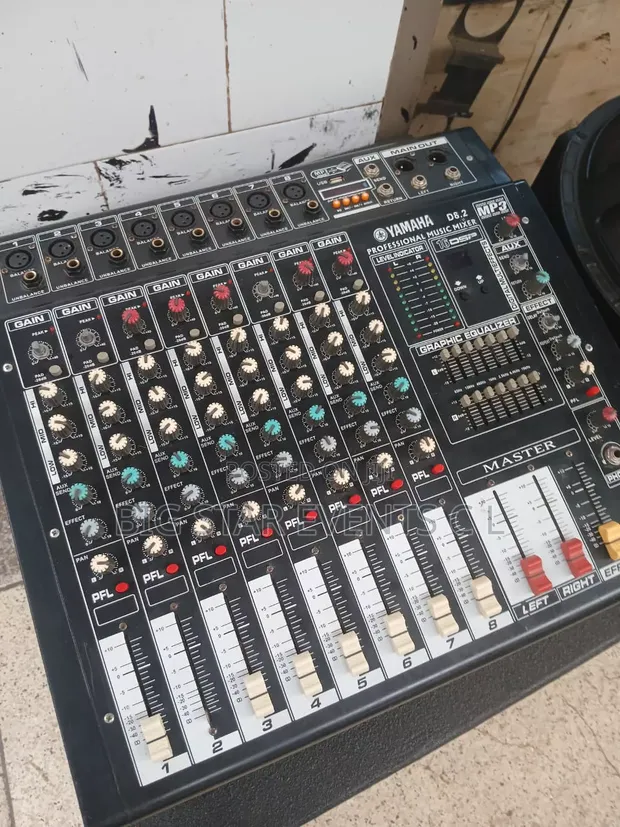 Yamaha 8-Channel Mixer - 1