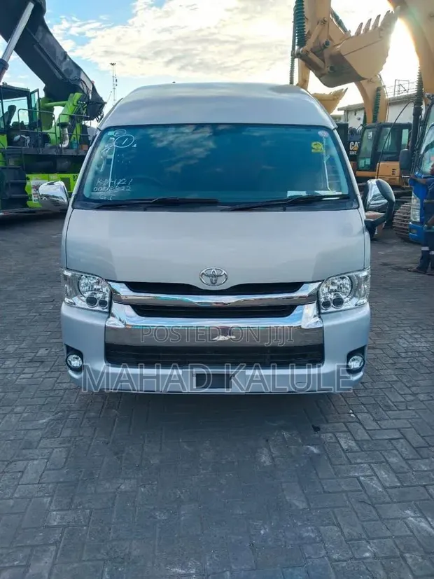 Toyota HiAce 2013 Silver - 1