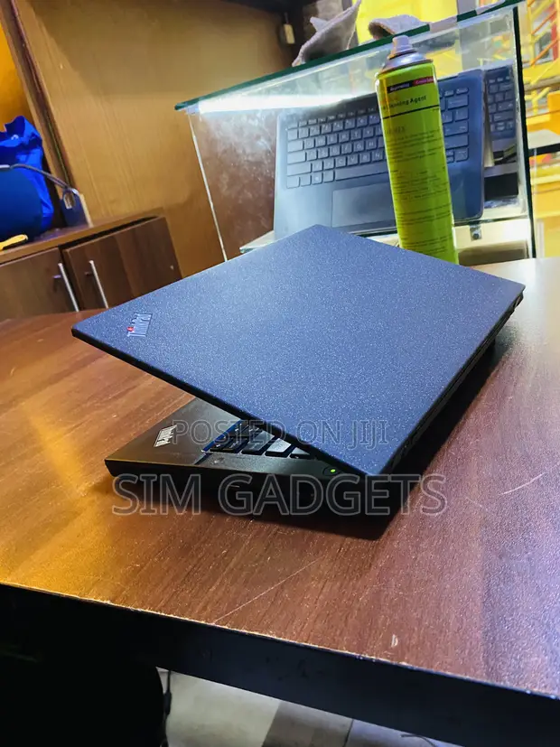 Lenovo ThinkPad X260 Laptop - Intel Core i5, 8GB RAM, 256GB SSD - 1