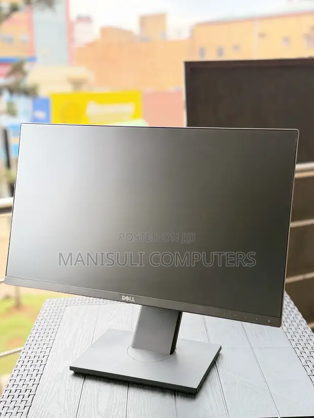 Dell 24" IPS Monitor - HDMI, DP, VGA - 1