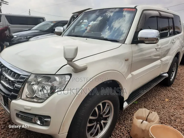 Mitsubishi Pajero 2010 White - 1