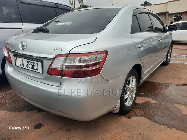 Toyota Premio 2011 Silver - 1