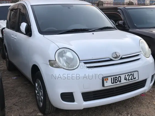 Toyota Sienta 2007 White - 1