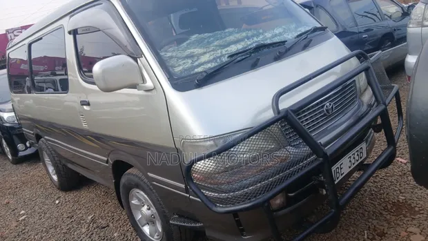 Toyota HiAce 2001 Silver - 1