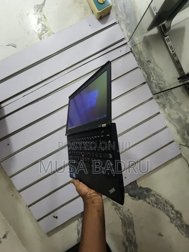 Lenovo ThinkPad X230 Laptop - Intel Core i3, 4GB RAM, 320GB HDD - 1