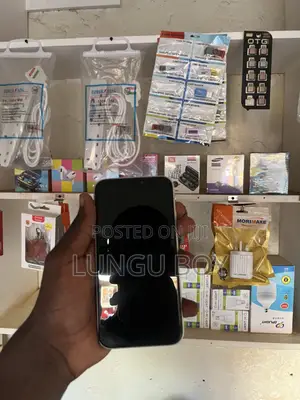 Apple iPhone XR 64GB White