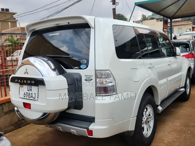 Mitsubishi Pajero 2011 - 1