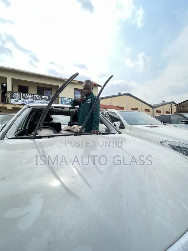 Windscreen and Boot Glass for Toyota Raum - 1