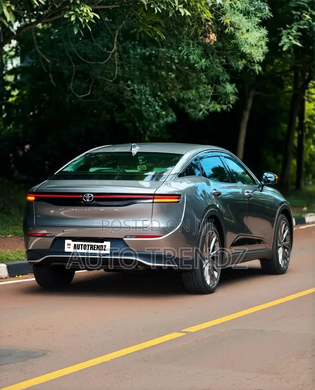 Toyota Crown Platinum 2023 Beige - 1