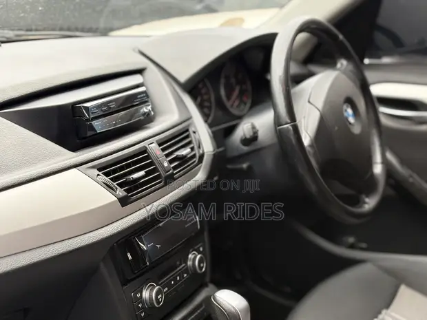 BMW X1 xDrive28i 2013 SUV - 1