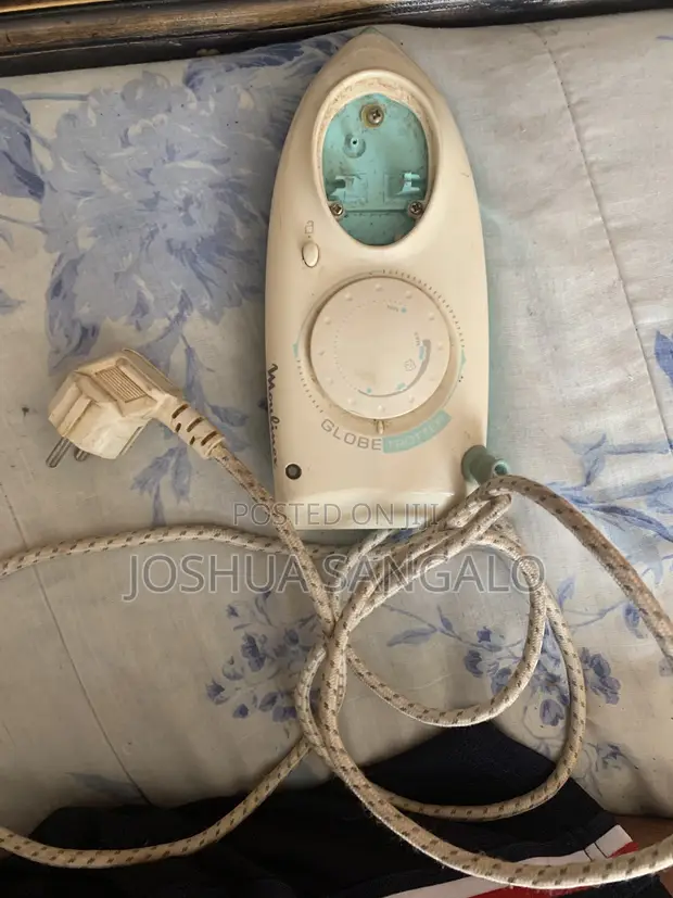 Moulinex Globe Trotter Travel Iron - 1