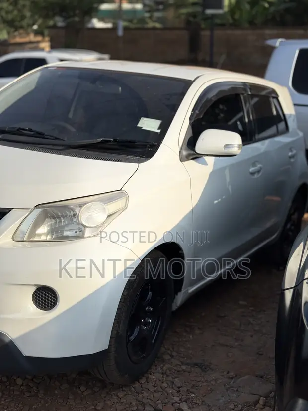 Toyota IST 2010 White - 1