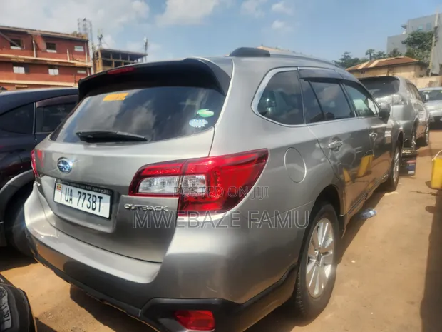 Subaru Outback 2016 Silver - 1
