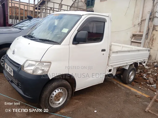 Toyota Dyna Mini Truck - 1