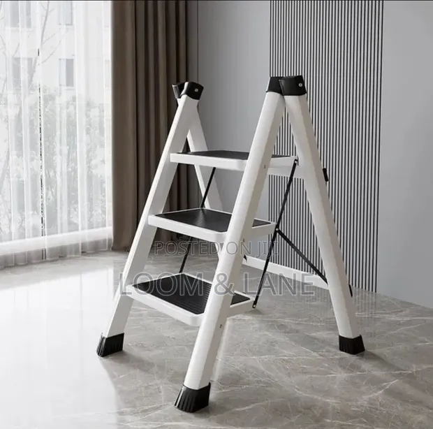 3-Step Lightweight Foldable Household Step Ladder - 1