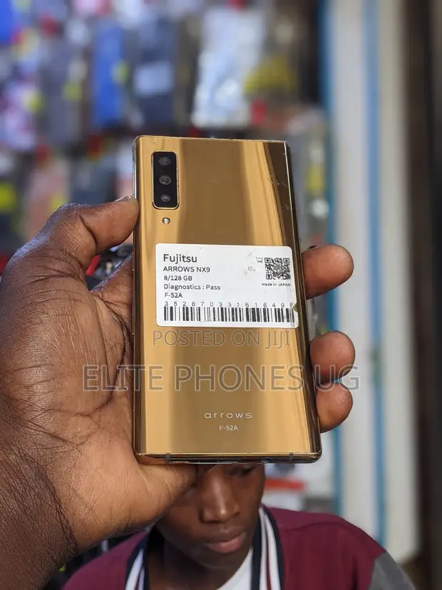 Fujitsu Arrows NX9 F-52A 128GB Gold - 1