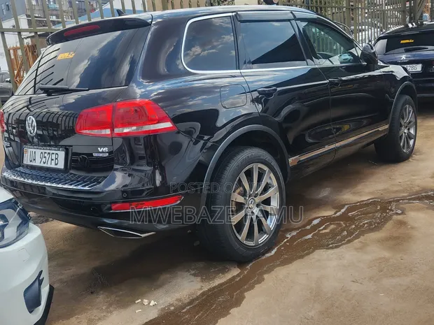 Volkswagen Touareg 2014 Black - 1