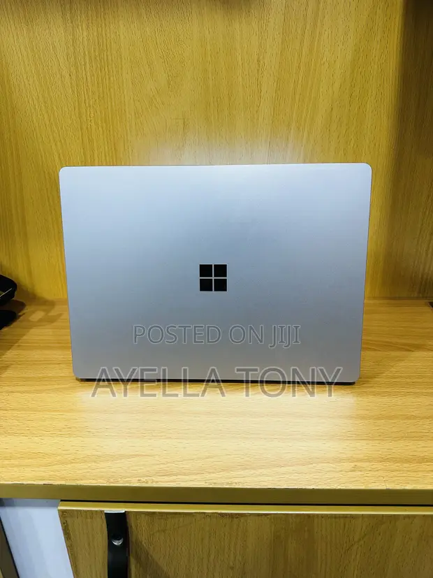 Microsoft Surface Laptop 5 - 14" Touchscreen, Core i7, 8GB RAM, 256GB SSD - 1
