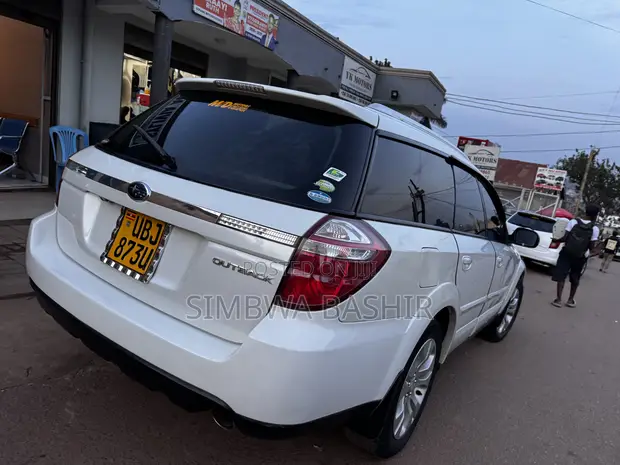 Subaru Outback 2008 White - 1