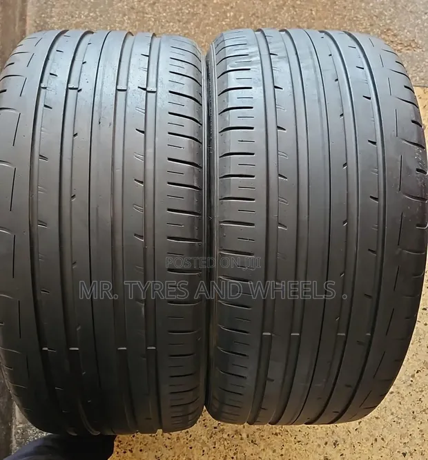 275/35 R19 Dunlop Tyre - 1