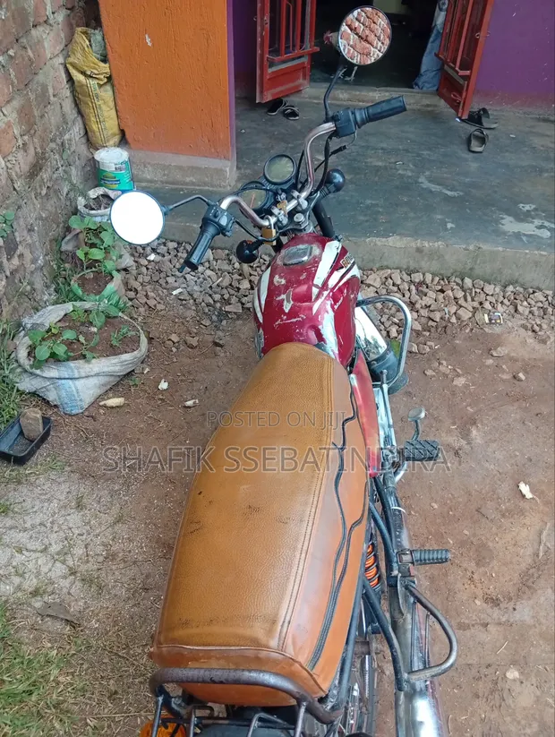 Bajaj Boxer 100 2012 Red - 1