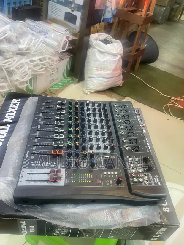 Yamaha 8-Channel Live Mixer (Non-Amplified) - 1