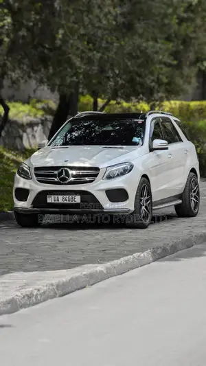 Mercedes-Benz GLE-Class 2017 Off White