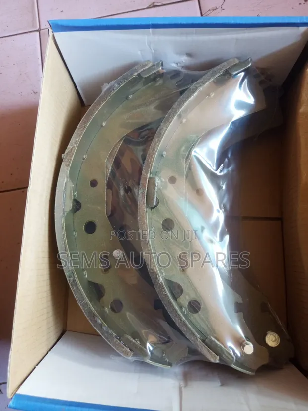 Brake Shoes - Toyota Hilux Revo (Set of 4) - 1