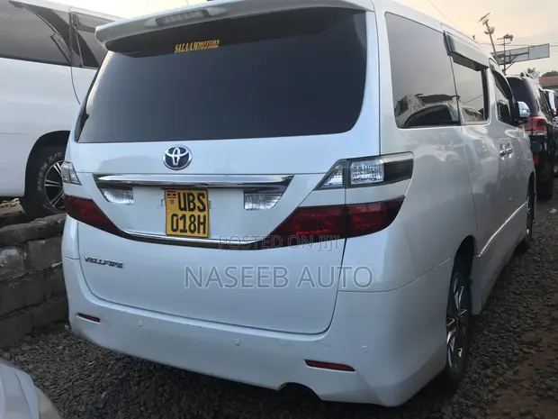 Toyota Vellfire 2011 White - 1