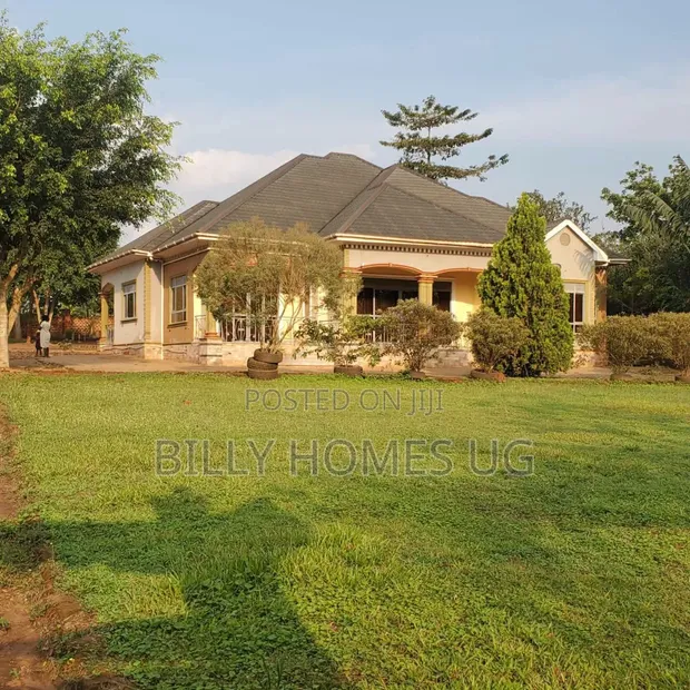 4 Bedroom Bungalow for Sale in Busukuma - 1