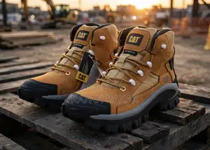Classic Caterpillar Invader Mid-Cut Safety Work Boots