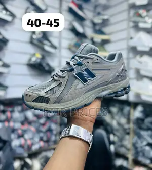 New Balance 1906R Sneakers