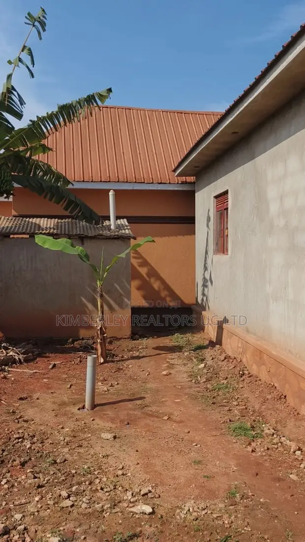 4 Bedroom House for Sale in Bombo Kalule - 1
