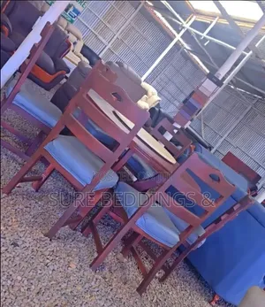 Winco Round Dining Table with 6 Chairs